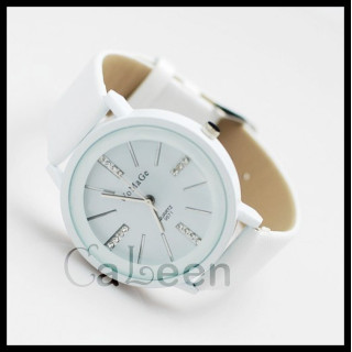 НОВ БЯЛ Дамски Часовник с кристали