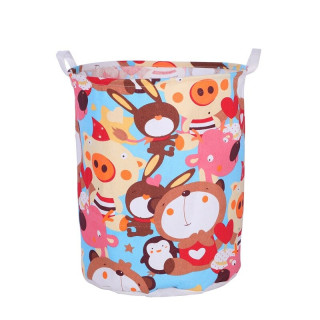 Кош за пране и играчки с животни