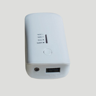 Външна мобилна акумулаторна батерия 5600 mah + фенерче - 6